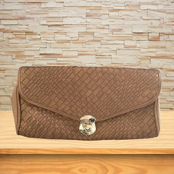 Urban Expressions neela woven Flap Clutch - Picture 1 of 7